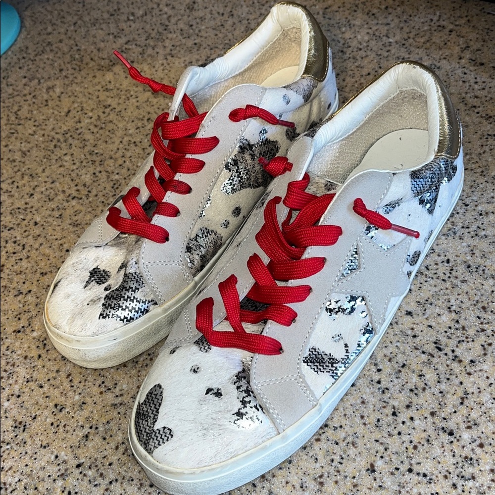 Steve Madden philosophy Chic Sneakers with Red Laces Size 10